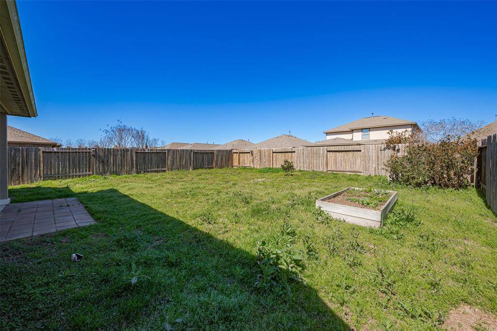 Backyard perfect to hold outdoor parties.