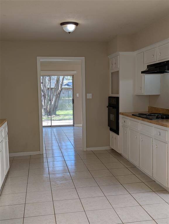 Other side of the kitchen