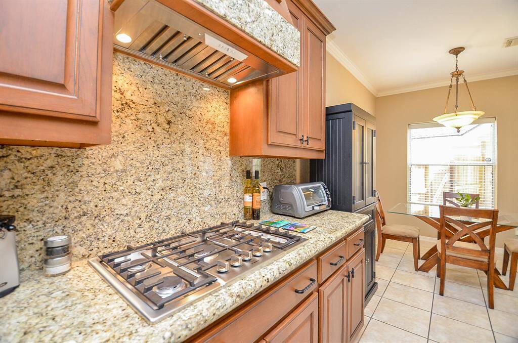 Enjoy the 5-Burner gas Stove!