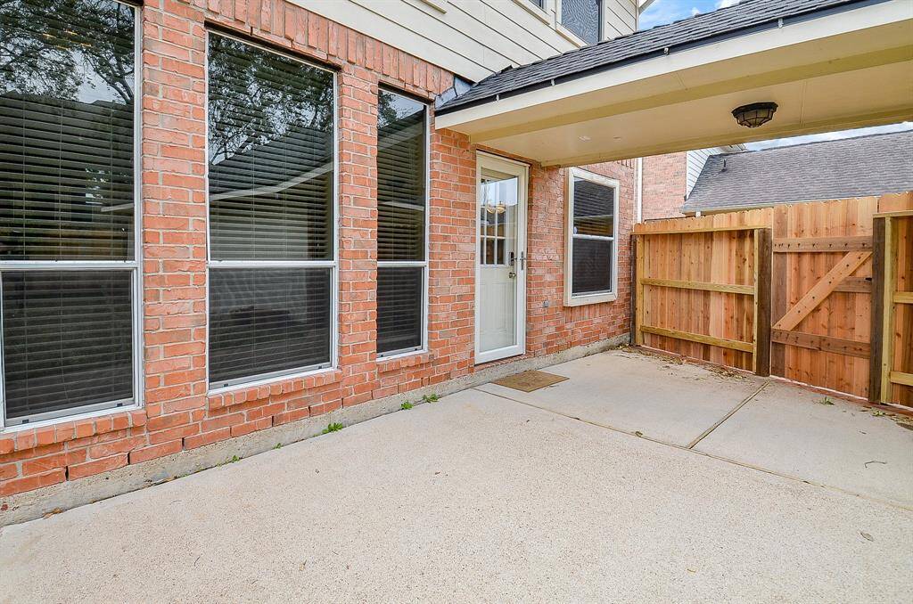 Spacious Patio in Backyard!