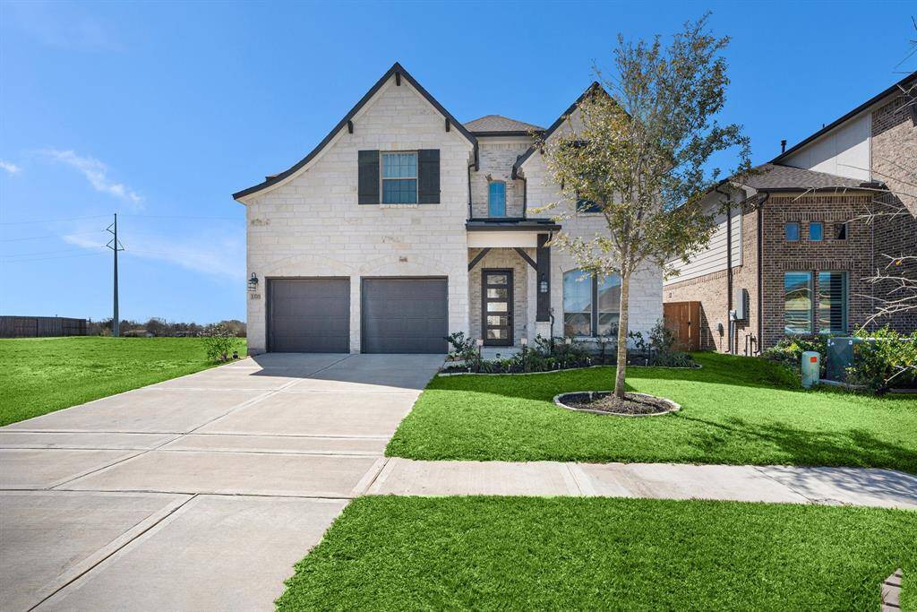 Welcome to 13701 Seneca Lake Drive! 4 bedrooms, 3.5 bathrooms, 2 car garage.