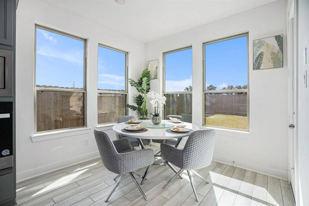 Lots of natural light in the breakfast area looking out to the backyard.