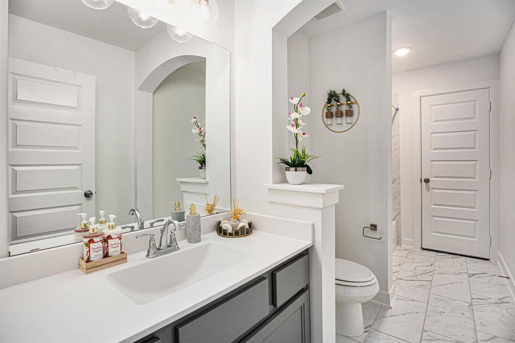 En-suite upstairs bathroom with shower/tub combo.