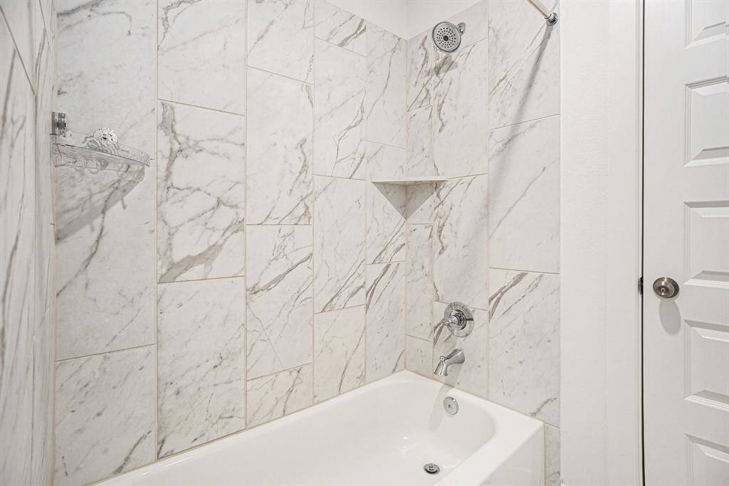 Beautifully tiled shower/tub.