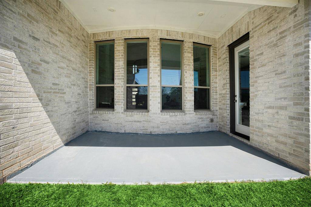 Large covered back patio.