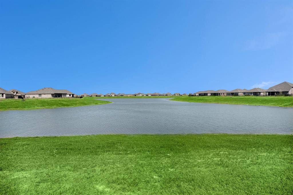 Beautiful view of the neighborhood lake.