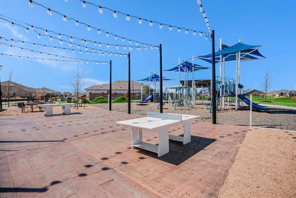 Nice community outdoor space with ping pong tables.