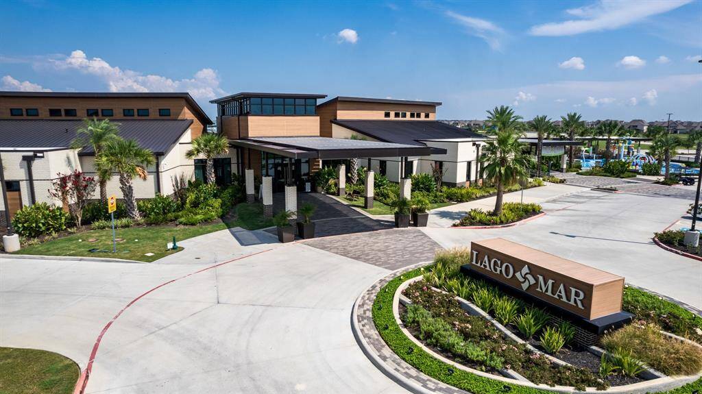 Enjoy the lagoon, resident fitness center, and splash pad.