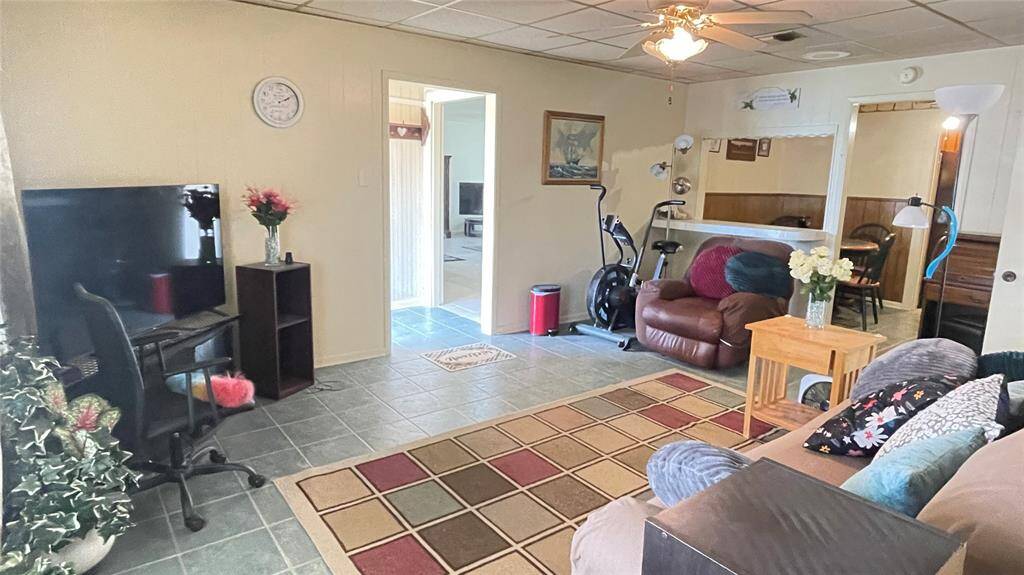 Large secondary living room