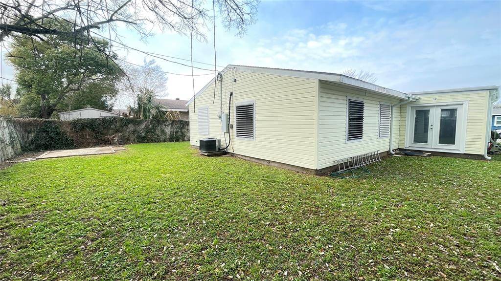 Large back and side yards