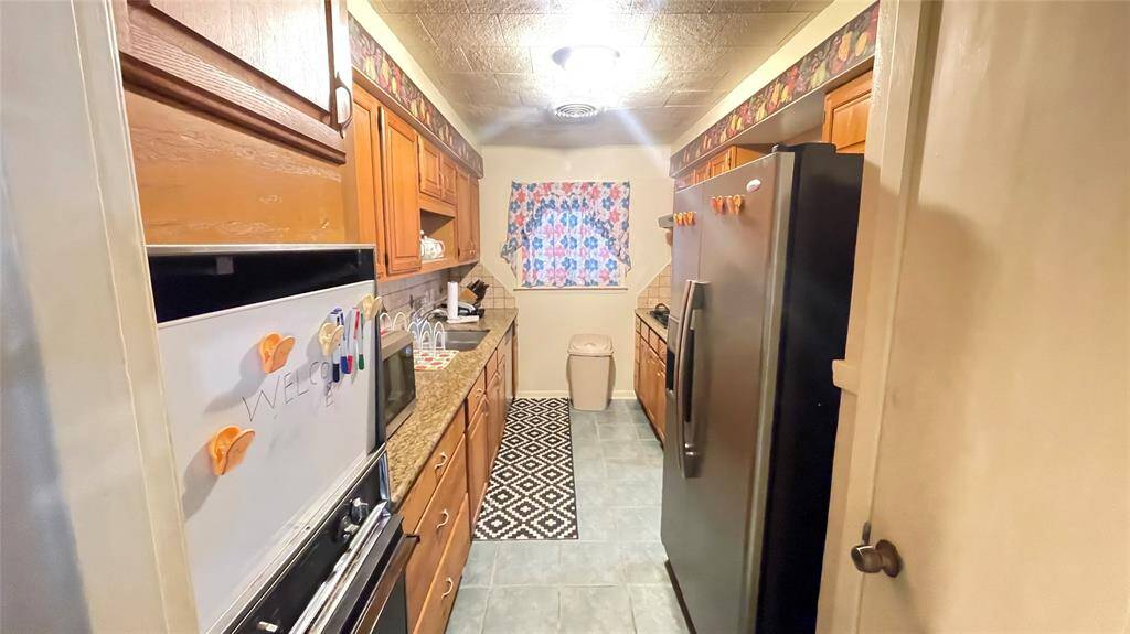 Refrigerator stays