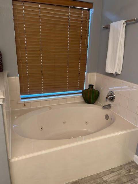 Jacuzzi tub