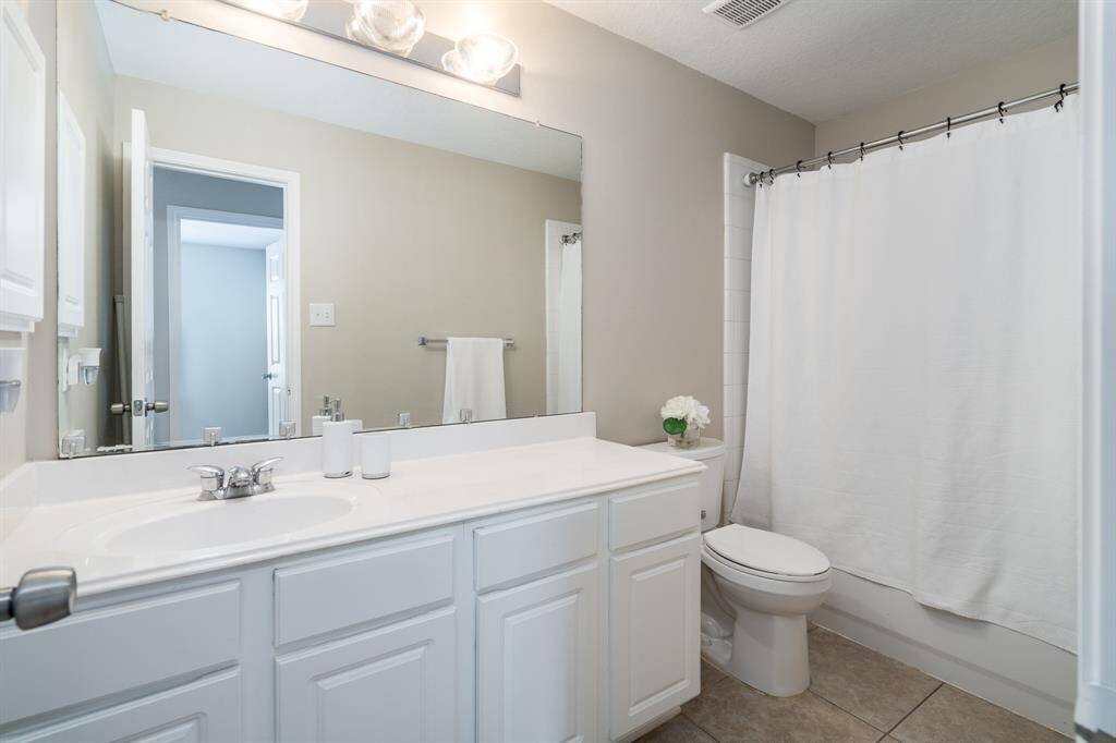 Spacious secondary full bathroom offers plenty of counterspace for busy mornings.