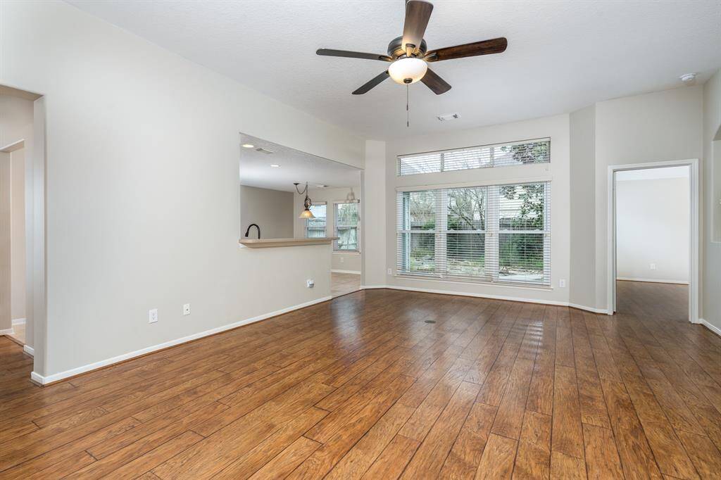 The huge family room will accommodate the largest of parties…