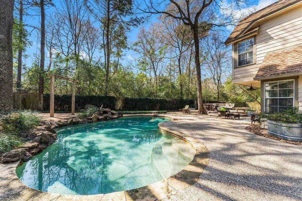 Pool w/lspace for the whole family!