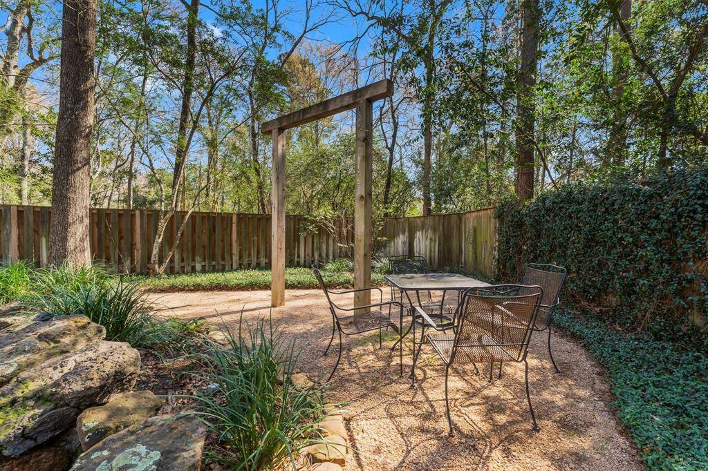 Great Place to watch the "back yard action"