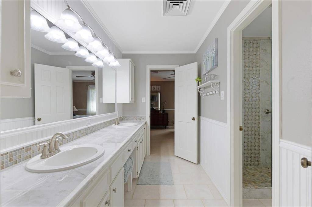 2nd Full Bathroom, Jack and Jill layout