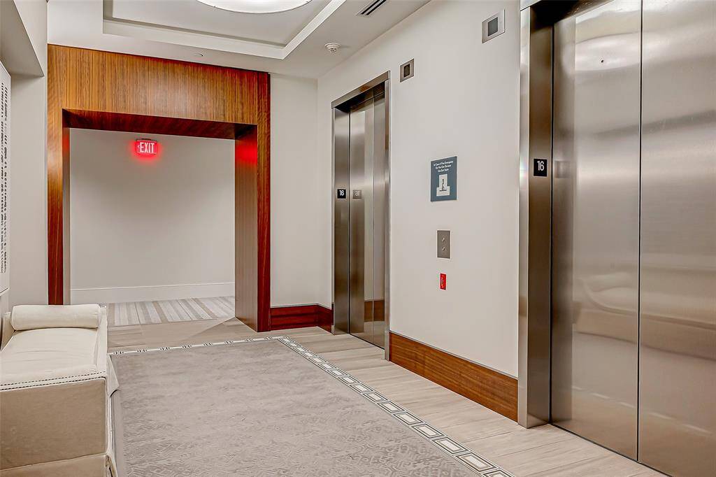 Building lobby with 24 hour concierge