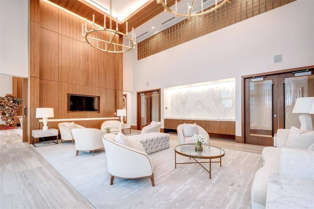 Delightful lobby manned 24 hours 7 days per week