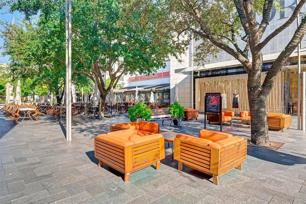 A Curated Collection of Distinctive Boutiques & Restaurants. Shop Hermes, Dior, Tom Ford, Cartier, Bonobos, COS, Vince, Intermix & more.
