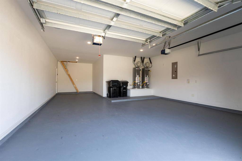 Oversized 3 CAR TANDEM GARAGE!
