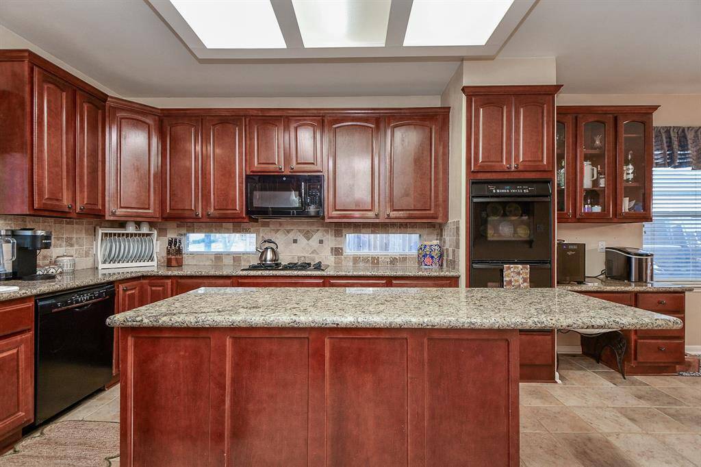 Gorgeous island kitchen.