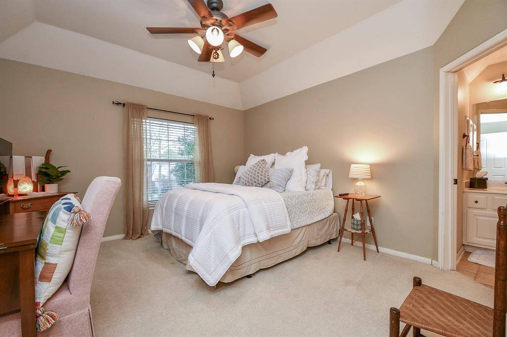 Secondary bedroom