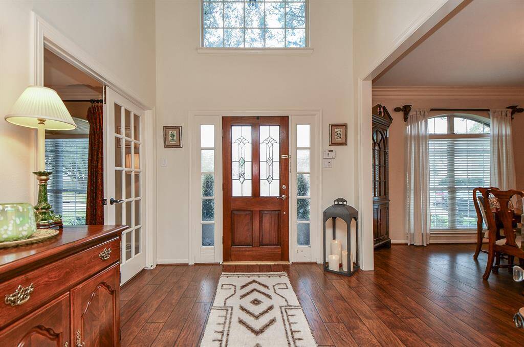 Entryway, gorgeous wooden floors