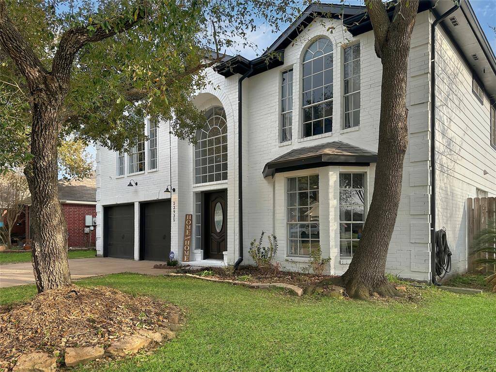 Step into serenity at this Katy gem, where modern comfort meets timeless charm. This home is more than just a house; it's a place to create lasting memories.