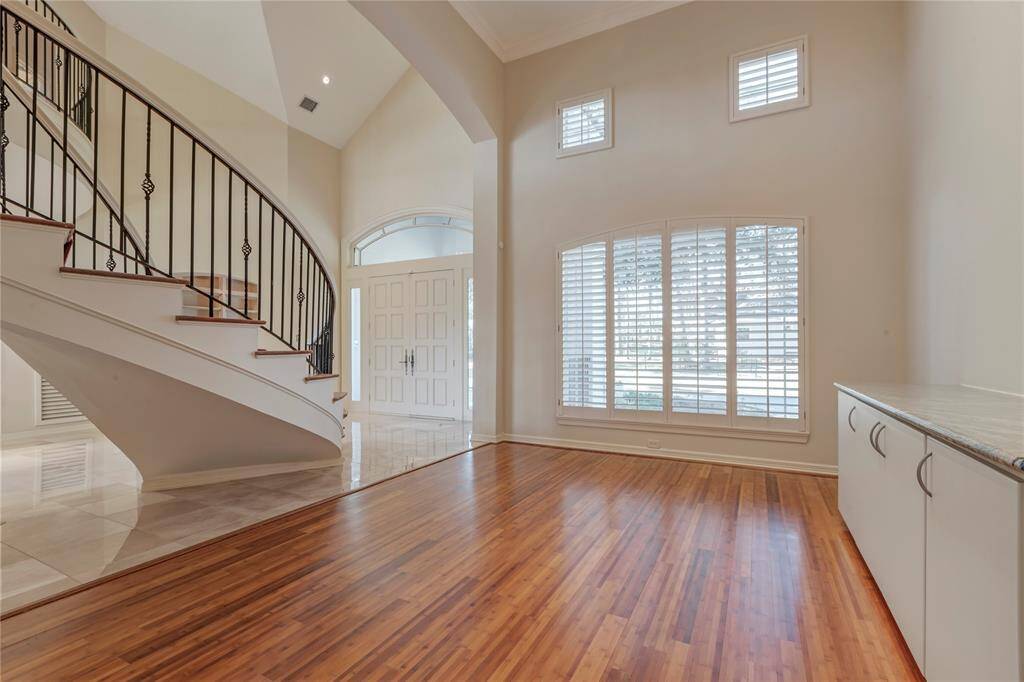 Dining room.