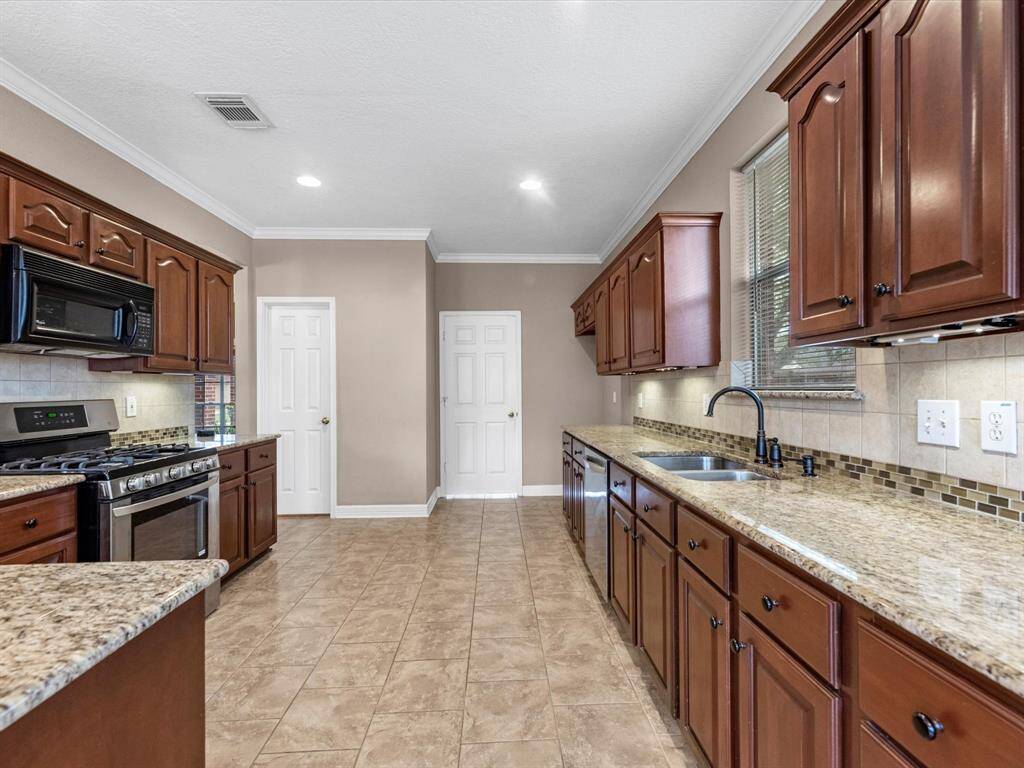 Updated kitchen w/ granite surfaces and plenty of counter and cabinetry space!