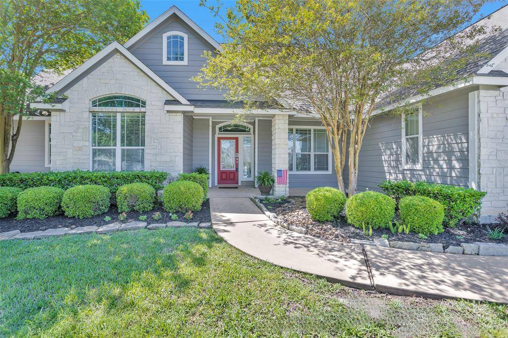 The welcoming front porch is great for all those amazon packages and visiting with friends/neighbors!