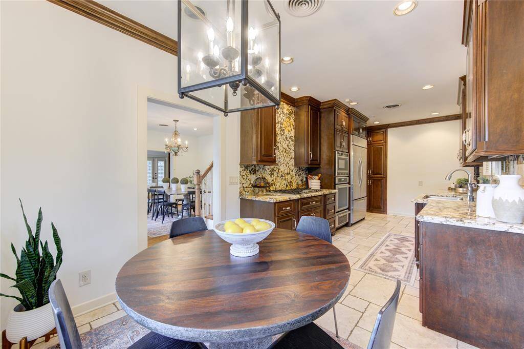 The beautiful lantern lighting above the table adds a touch of elegance and charm, making this space both functional and stylish. Perfect for enjoying coffee and breakfast while taking in the serene views of the landscaped front yard.