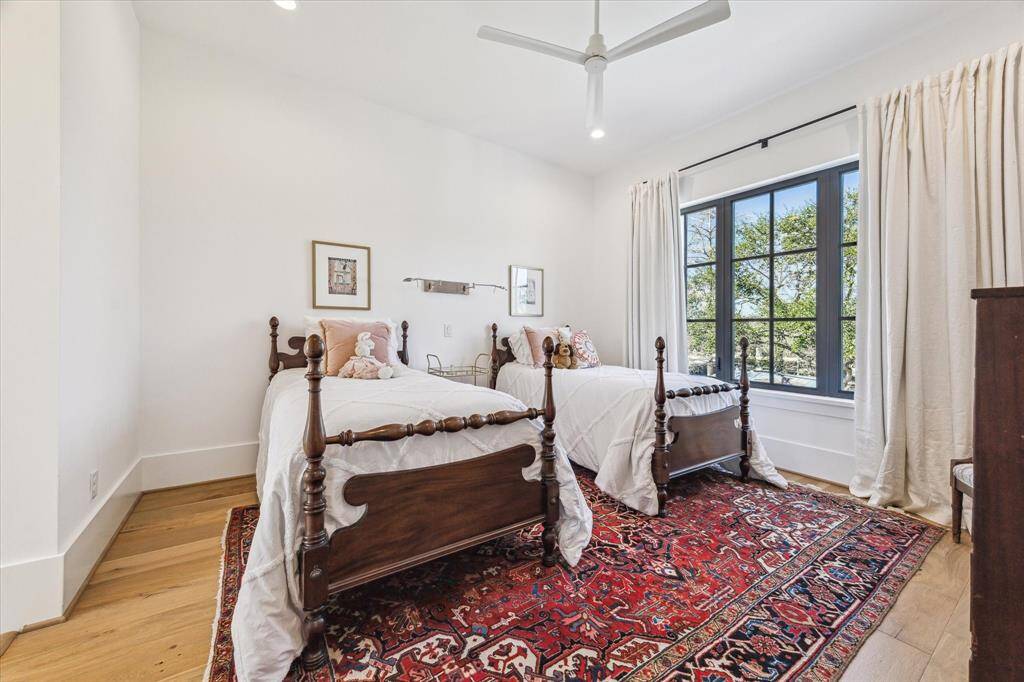 Secondary room with French oak floors, recessed lights and ceiling fan.