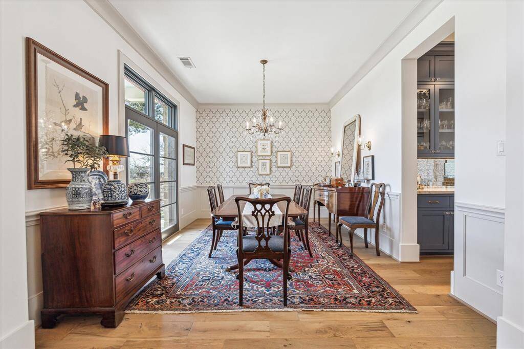 Tasteful dining room located directly off the entry hall with lovely papered wall and front porch views. Easy access to the wet bar/butler’s pantry. This home has a fabulous functional floor plan and can accommodate just about any décor.
