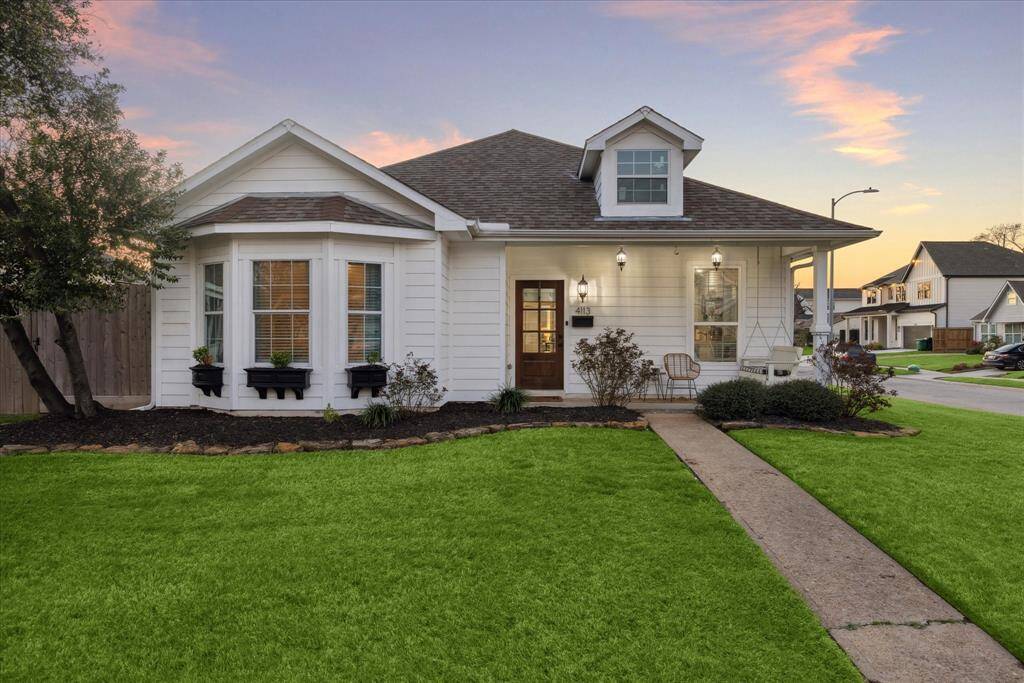 Walk to Oak Forest Elementary from this recently remodeled cottage!