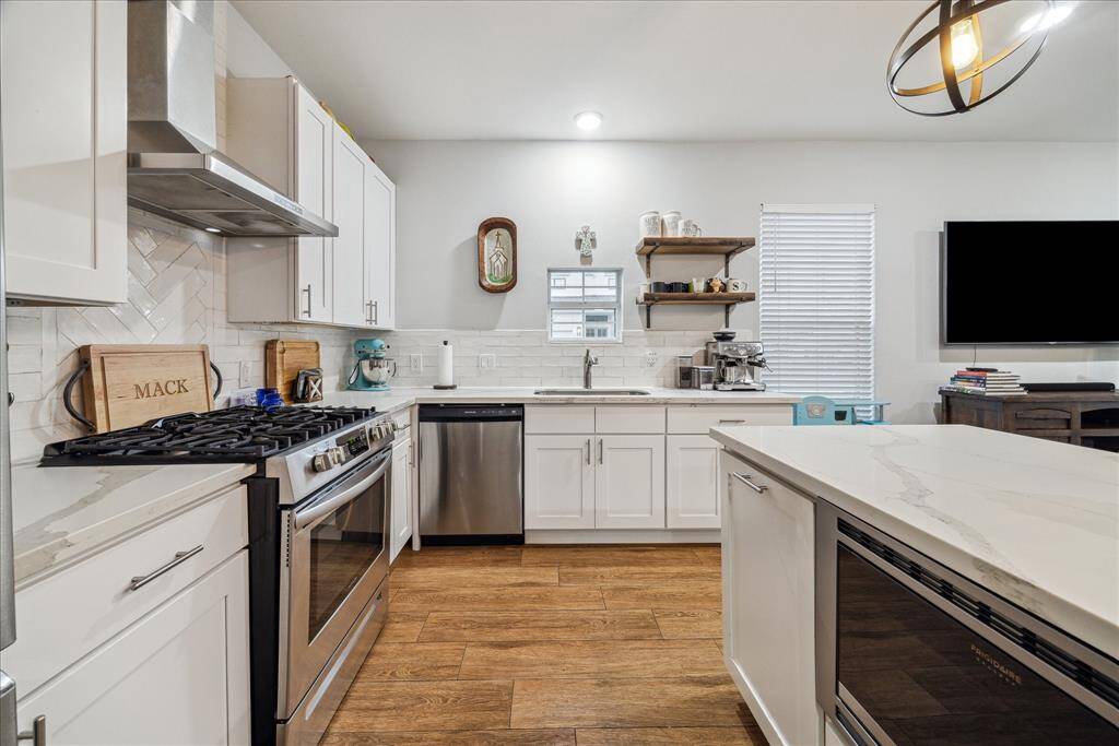 Copious amounts of counter space