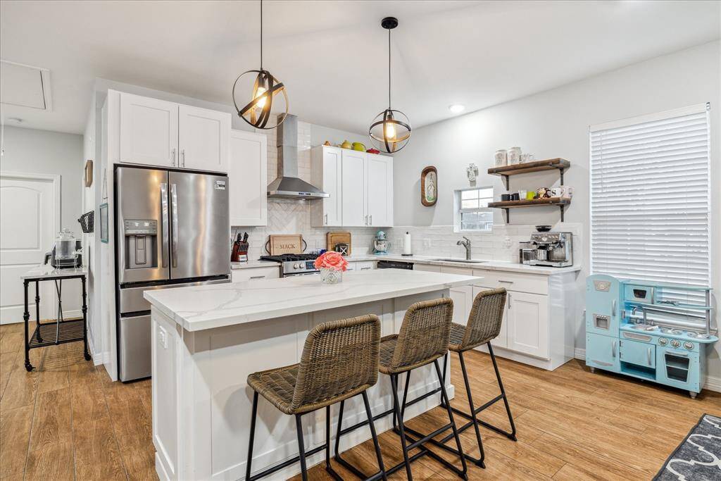 Gorgeous island with quartz countertops