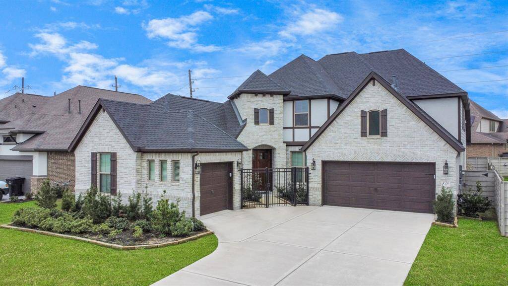 Welcome to this beautiful home in the sought-after Pomona master-planned community! With stunning curb appeal and a welcoming entrance, this home offers a perfect blend of comfort, style, and safety.
