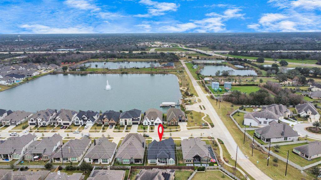 Take in the breathtaking aerial view of Pomona, a vibrant community ideally located close to major highways for easy access. With its beautiful surroundings, tons of amenities, and welcoming atmosphere, this is a neighborhood you'll never want to leave.