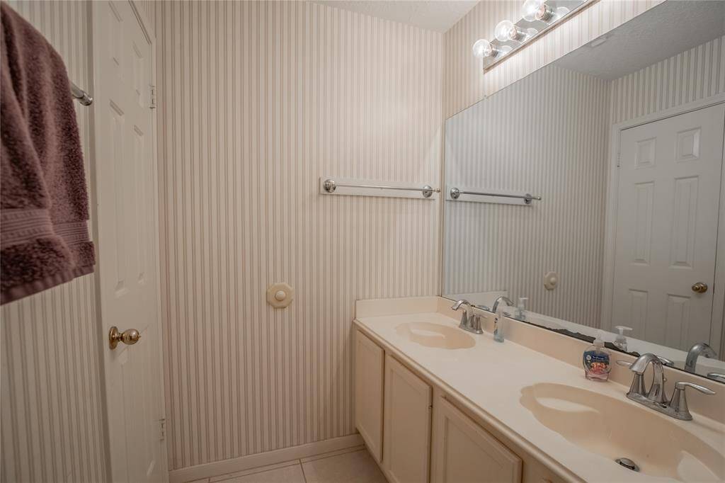 Full guest bath