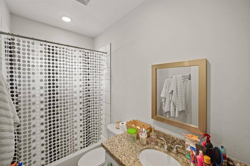 unit B bathroom