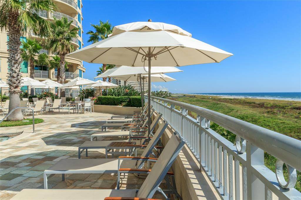 Relax and enjoy Luxury Beachfront Living at Palisade Palms!