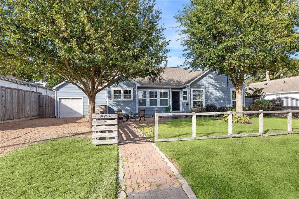The Fully fenced front yard has mature trees and a delightful sitting area, the perfect place to sit in the shade and enjoy the day.