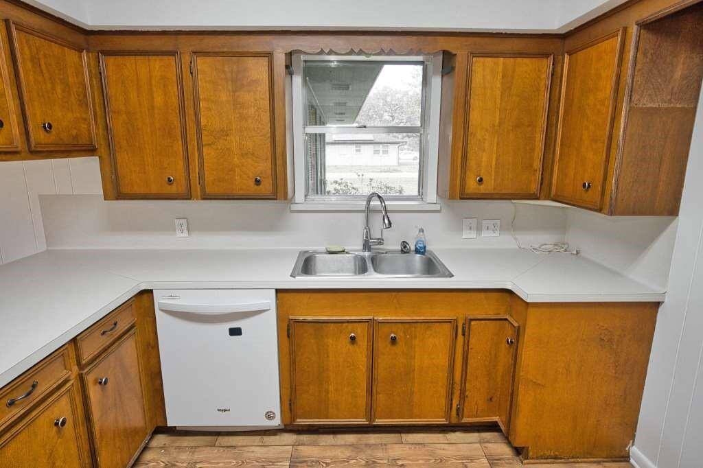 Breakfast Bar on the Left