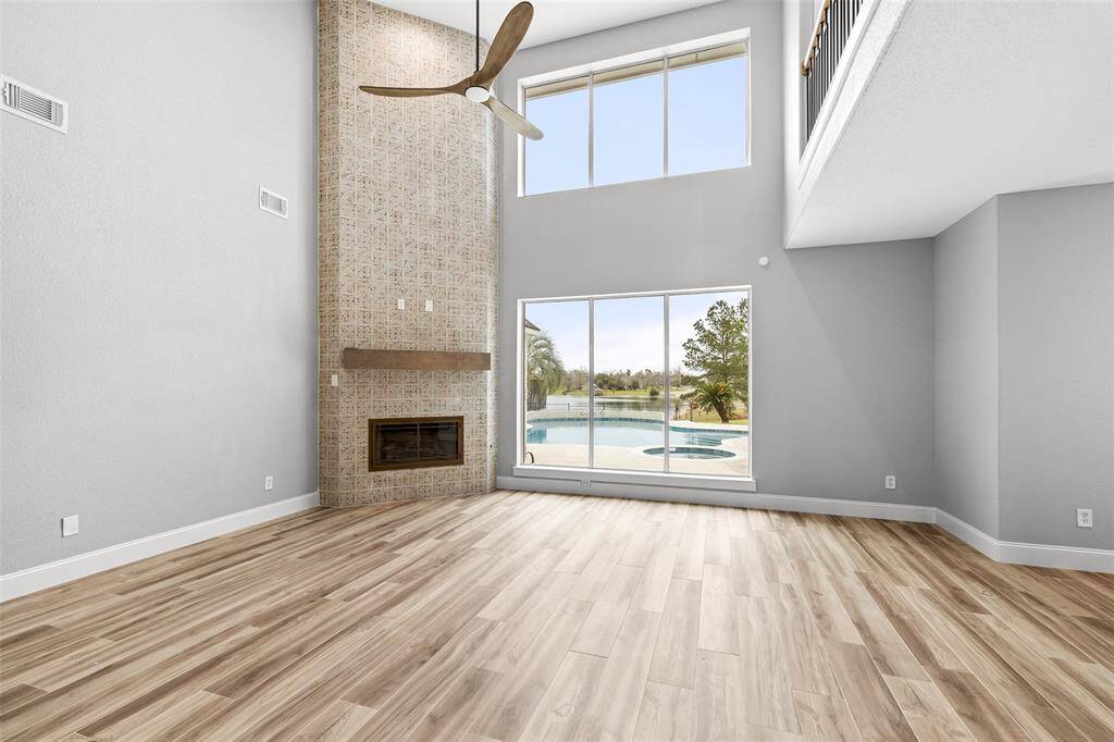 Large counter area great for entertaining