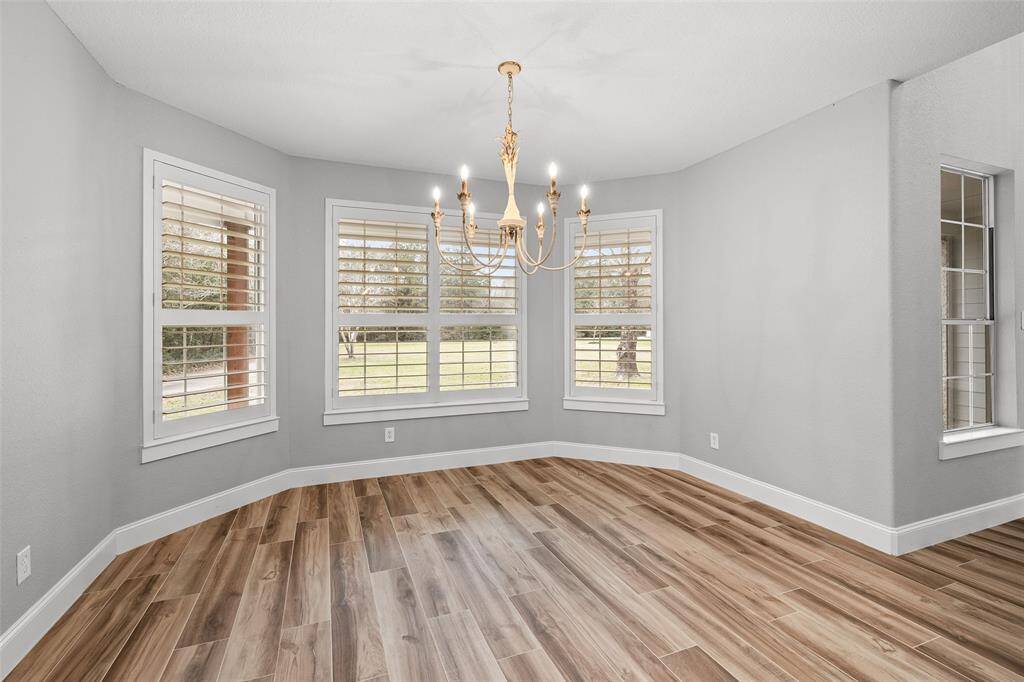 Oversized breakfast room