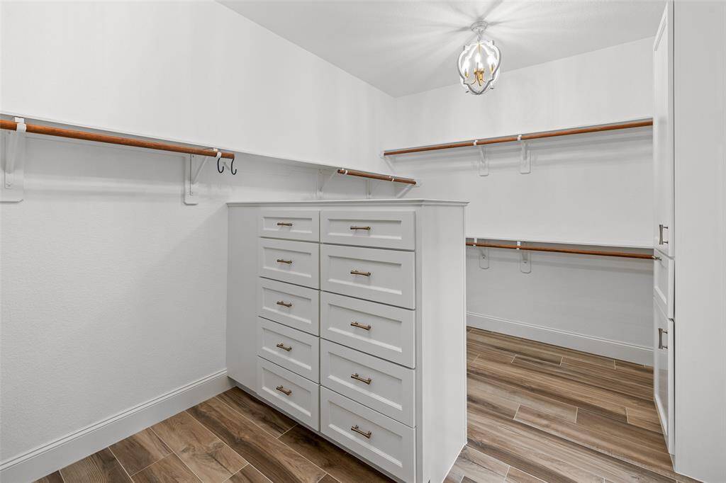 Full bathroom in upstairs bedroom