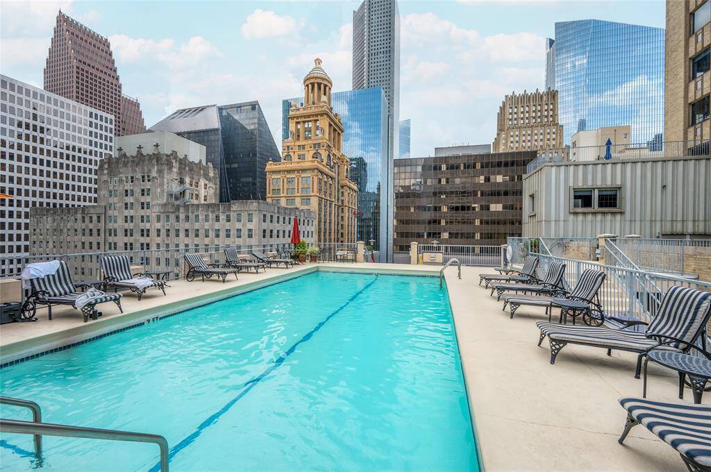 Talk about a WOW Factor! The rooftop of Commerce Towers features some of the best skyline views in our city as well as heated pool, numerous gathering & lounging areas and putting green! This amenity is sure to impress friends and family!