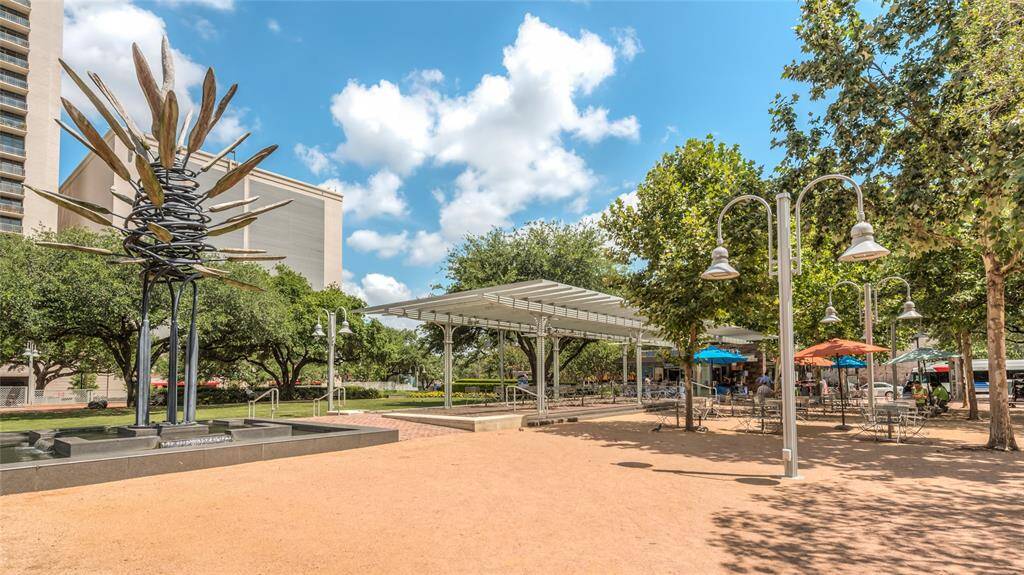 Market Sq Park is one of several parks in Downtown Houston. Located about 6 blocks from Commerce Towers it offers a nice grassy lawn area, dog runs, sculptures & various seating & dining areas throughout the manicured landscaping. Events programmed in the park include farmer’s markets, concerts, bingo & more!
